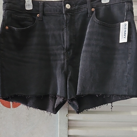 Old Navy Women's Dark Jean Shorts - Picture 5 of 5